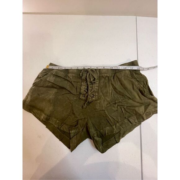 Chasor women’s shorts medium NWT army green - Picture 3 of 6